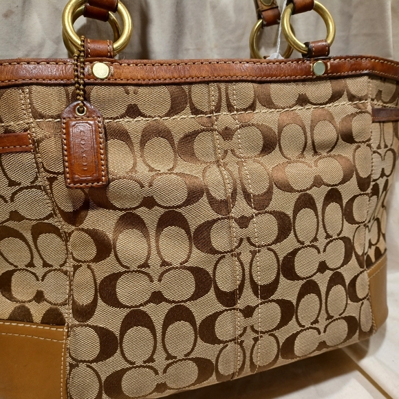 Coach gallery tote - Picture 3 of 15